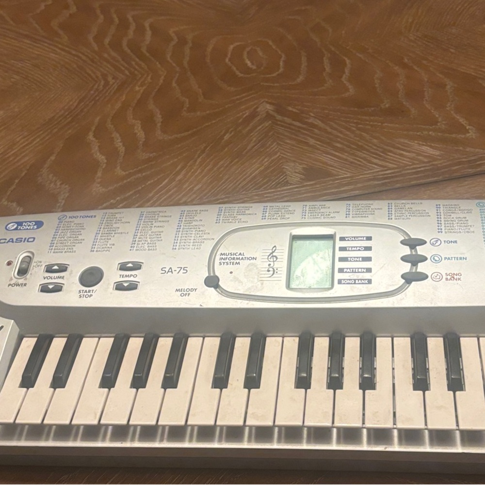 Casio SA-75 Keyboard with Black and White Keys